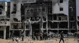 أضرار في مباني مجمع الشفاء الطبي في غزة
