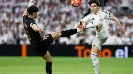 لاعبا ريال مدريد وفالنسيا