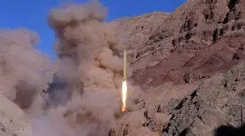 إطلاق صاروخ بالستي من إيران