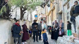 عائلة بصيص بعد اخلائها من قبل الاحتلال
