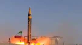 إطلاق صاروخ باليستي إيراني خلال عملية وعد صادق (4)