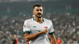 مهاجم المنتخب الوطني أيمن حسين