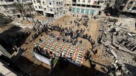 غزة تنظم أكبر جنازة لتشييع 120 شهيداً من عائلتي الحساينة وأبو شريعة (4).jpeg