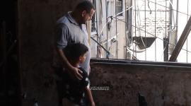 الشاب محمد المصري برفقة نجله