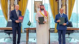 خلال مراسم توقيع اتفاقية الدفاع المشترك