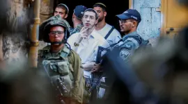 الاحتلال يقتحم مركزًا ثقافيًا ويغلقه جنوب الخليل