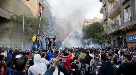متظاهرون مصريون يشتبكون مع الامن 