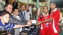 تتويج الفريق الحائز على المركز الأول ..