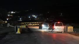 الاحتلال يغلق مدخل مخيم الفوار جنوب الخليل بالبوابات الحديدية (1)