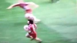 لاعب الرغبي يشبه محمد صلاح بشكل كبير جدا