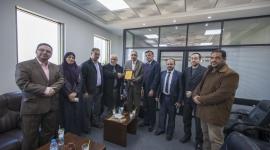 وفد من ديوان الموظفين يكرم الكلية الجامعية