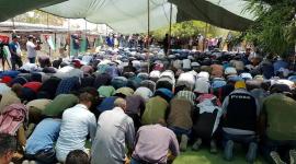 المئات يؤدون صلاة الجمعة بالخان الأحمر في مواجهة تهويده (2)