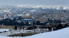 الثلوج تتساقط على القدس