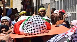 فلسطينيون يشيعون الشهيدة فاطمة حجيجي 16 عاماً 