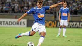 لوكاس سيلفا لاعب خط وسط نادي كروزيرو البرازيلي