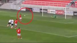 لاعب حاول تقليد زيدان والعظماء فصار أضحوكة العالم