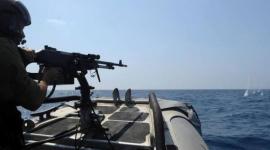 الاحتلال يستهدف زوارق الصيادين قبالة شاطئ غزة