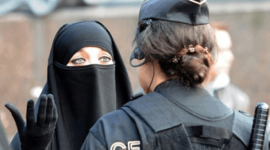 شرطية اوروبية تعترض منقبة (ارشيفية)