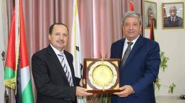 صورة خلال تسليم رئاسة جامعة الأقصى للدكتور محمود صبح