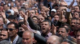 احتجاجات على قطع الرواتب