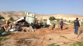 قوات الاحتلال تسلم مواطن إخطارًا بإزالة سياج أرضه في الاغوار