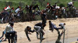 فلسطينيون يقتحمون الحدود في العام 2011