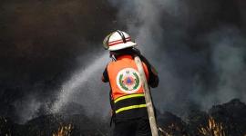 الدفاع المدني يخمد حريق اندلع في شمال غزة