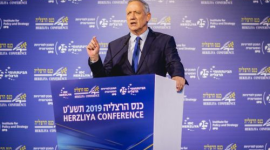 الجنرال بيني غانتس رئيس حزب ازرق ابيض