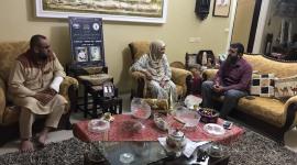 القيادي خضر حبيب في زيارة والدة امير الحبيب في ذكراه