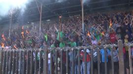 مشجعو ملاعب كرة القدم.
