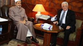 الشيخ أحمد الطيب يهاتف عباس