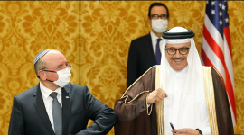 الوزير الاسرائيلي السابق ايوب قرا وأمير بحريني.PNG