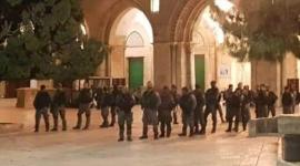 لحظة اعتداء الاحتلال على المصلين