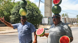 بائع البطيخ.