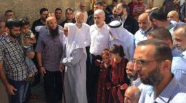 صورة خلال زيارة السنوار أهالي قطاع غزة 