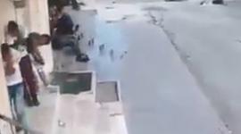 لحظة اصابة الفتى