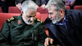 أ. زياد النخالة واللواء قاسم سليماني خلال حضور مهرجان تابين الشهيد عماد مغنية في طهران