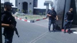 صورة لانتشار الشرطة على بوابة مجمع الشفاء