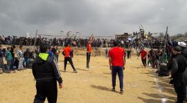 جانب من تنظيم المباريات قرب السياج الفاصل