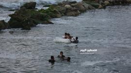 بحر غزة من حرارة الجو وانقطاع التيار الكهربائي (2).JPG
