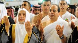 السيسي يؤدي مناسك العمرة