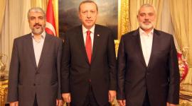 اردوغان على جانبيه هنية ومشعل