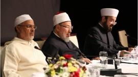 القرضاوي ومجموعة من العلماء