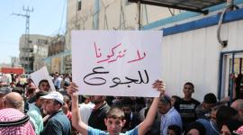 الاحتجاجات أمام مقر الأونروا رفضاً للتقليصات ‫(42664458)‬ ‫‬.JPG