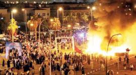 متظاهرون يحرقون مقراً انتخابياً