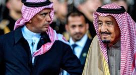 الملك سلمان بن عبد العزيز وحارسه الشخصي عبد العزيز الفغم