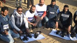 وقفة الصحفيين غزة تنديدا باستشهاد الزميل ياسر مرتجى  بيد قناصة الإحتلال (17)