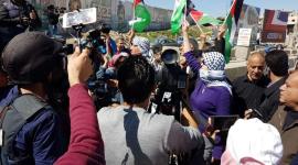 صورة من المسيرة النسوية في قلنديا