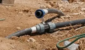 مستعمرون يدمرون شبكة مياه الشرب