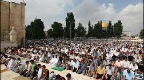آلاف المصلون يؤدون صلاة الجمعة في القدس المحتلة